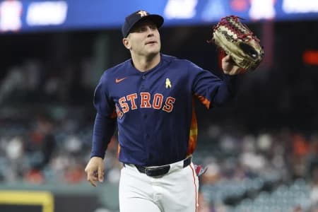 Houston Astros center fielder Daulton Varsho (18) jogs off the field before the game against the Arizona Diamondbacks at Daikin Park.