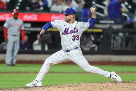 New York Mets relief pitcher AJ Minter (33) pitches in the ninth inning against the Cincinnati Reds at Citi Field.